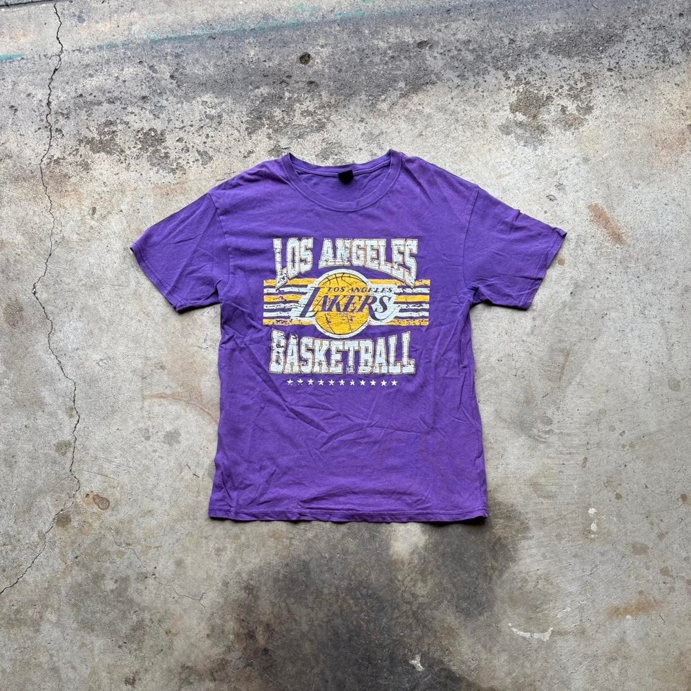 Ultra Game NBA Los Angeles Lakers Purple Graphic Tee Shirt Mens Medium Vintage